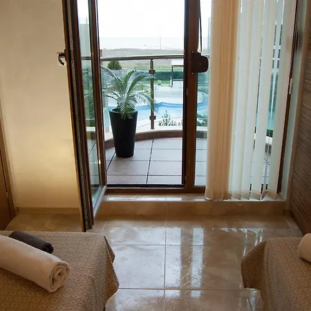 Apartment Primorsko Апартамент *